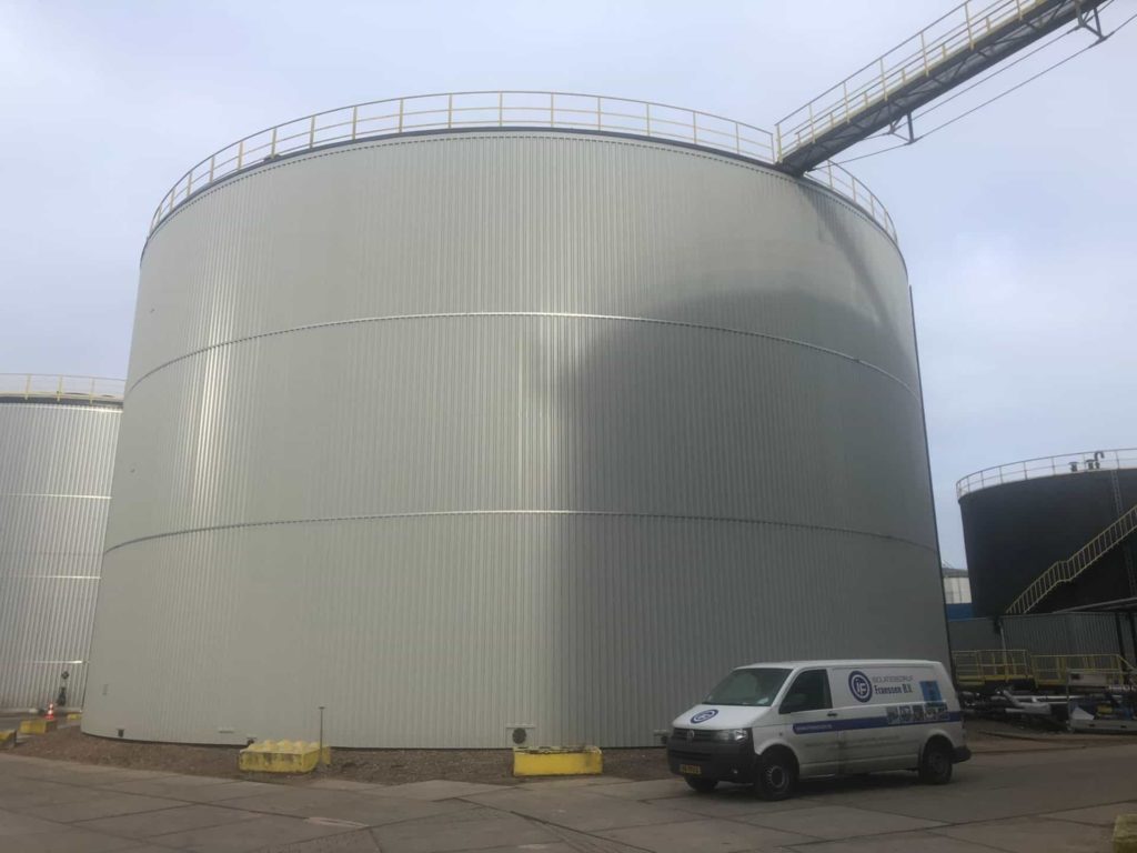 Insulating storage tanks – Amsterdam